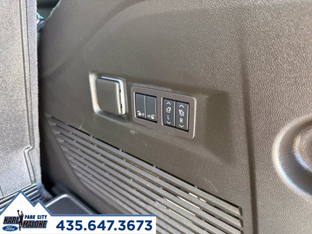 Used 2025 GMC Yukon AT4 w/ AT4 Premium Plus Package AWD/4WD image 37