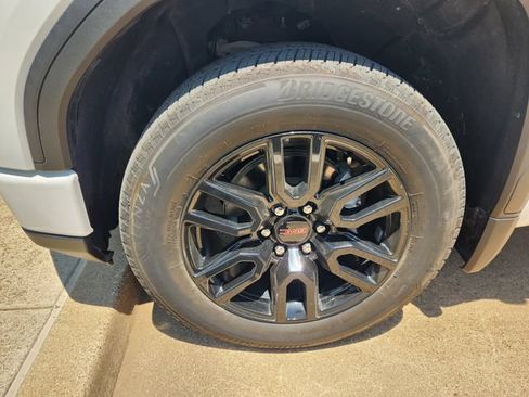 Used 2025 GMC Sierra 1500 Elevation RWD image 9