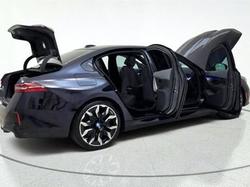 Used 2024 BMW i5 eDrive40i w/ M Sport Package RWD image 19