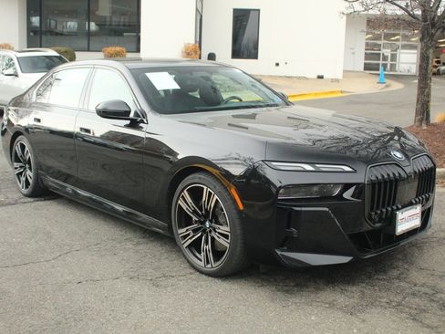 Used 2025 BMW i7 xDrive60 AWD/4WD image 1