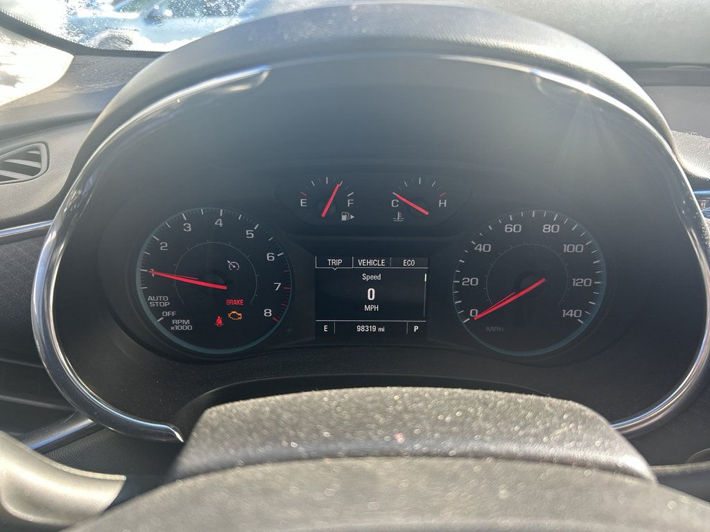 Used 2020 Chevrolet Malibu LT FWD image 2