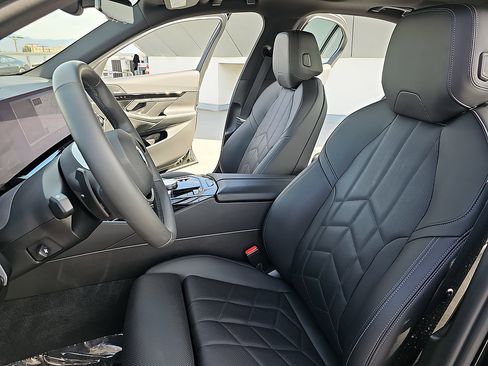 Used 2025 BMW 530i RWD image 15