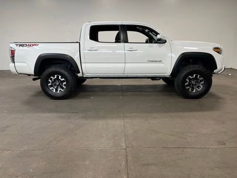 Used 2023 Toyota Tacoma TRD Off-Road w/ Technology Package AWD/4WD image 2