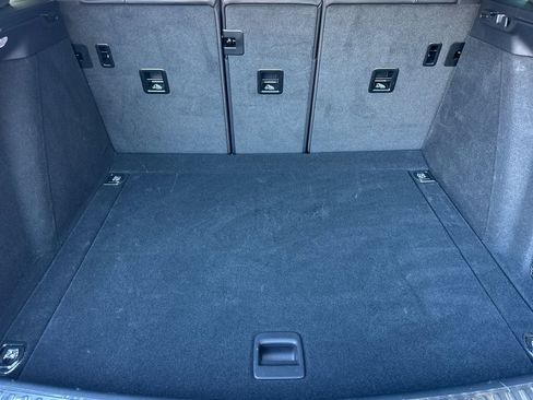 Used 2024 Porsche Macan image 17