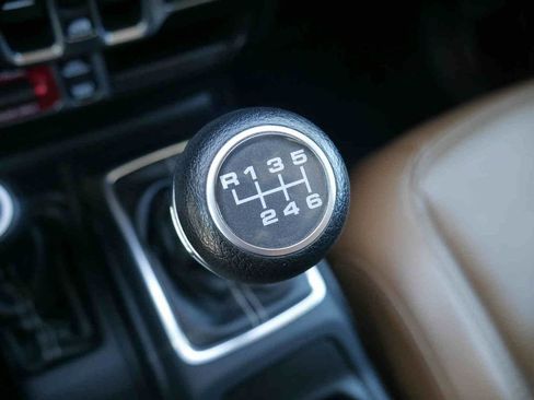 Used 2021 Jeep Gladiator Rubicon w/ Uconnect 4C Nav & Sound Group AWD/4WD image 31