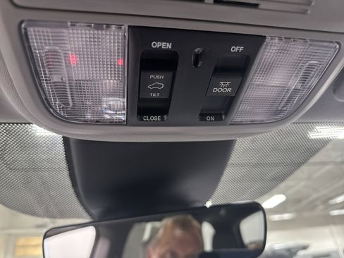 Used 2024 Honda Odyssey EX-L image 23