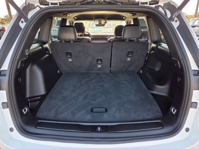 Certified 2025 Jeep Grand Cherokee Limited w/ Black Appearance Package AWD/4WD image 15