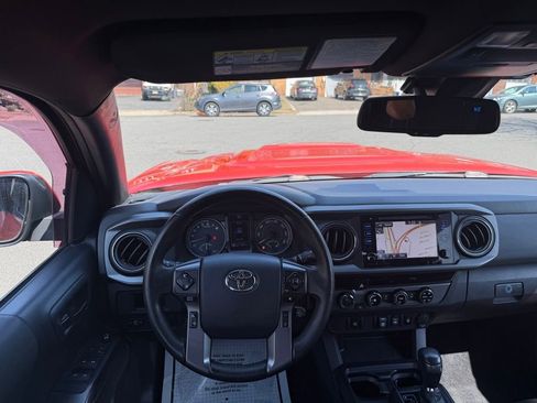 Used 2018 Toyota Tacoma TRD Sport AWD/4WD image 25