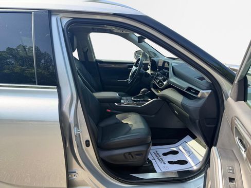 Used 2023 Toyota Highlander Platinum AWD/4WD image 26