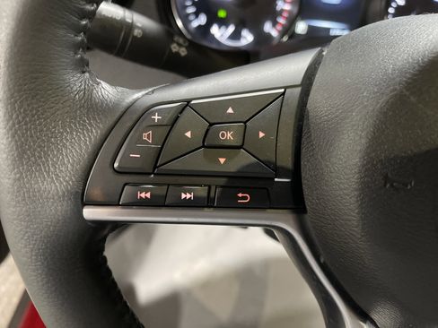 Used 2017 Nissan Rogue SL w/ SL Premium Package image 18