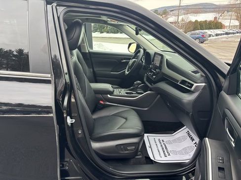 Used 2024 Toyota Highlander XLE image 22