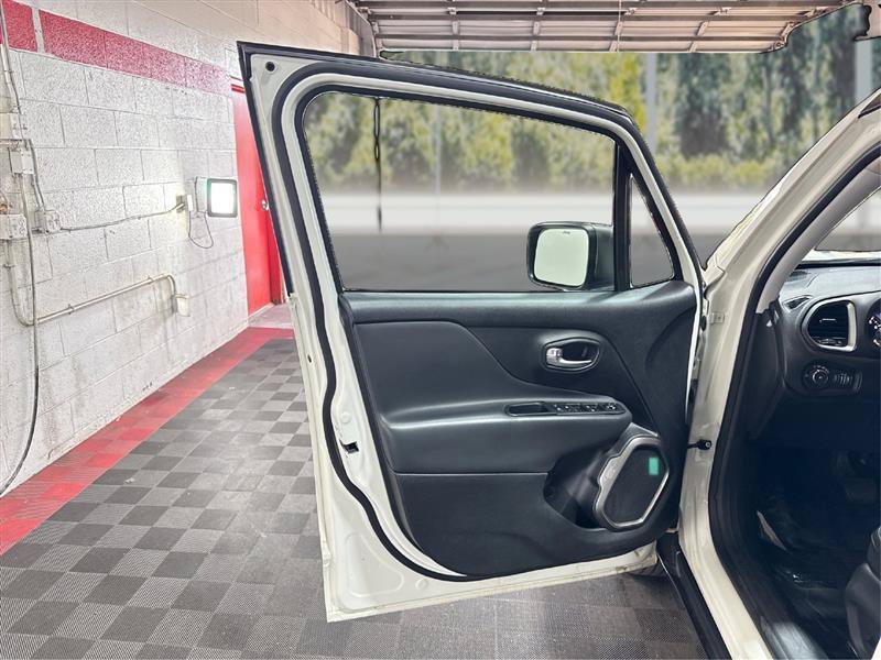 Used 2019 Jeep Renegade Limited AWD/4WD image 20