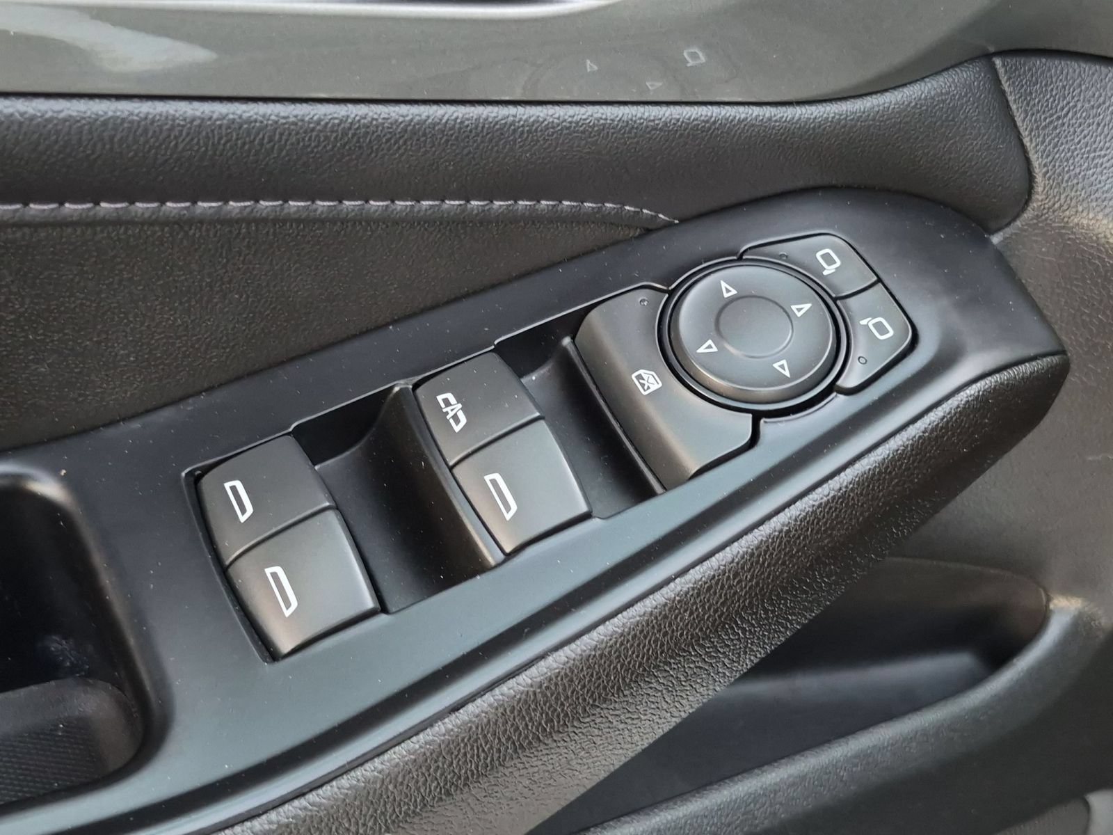 Used 2023 Chevrolet Traverse LT w/ LPO, Roadside Safety Package FWD image 11