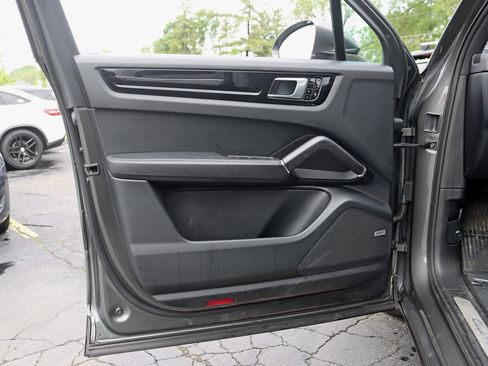 Used 2019 Porsche Cayenne AWD/4WD image 34