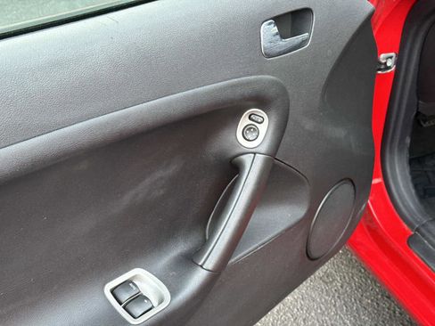 Used 2006 Pontiac Solstice w/ Premium Package image 12