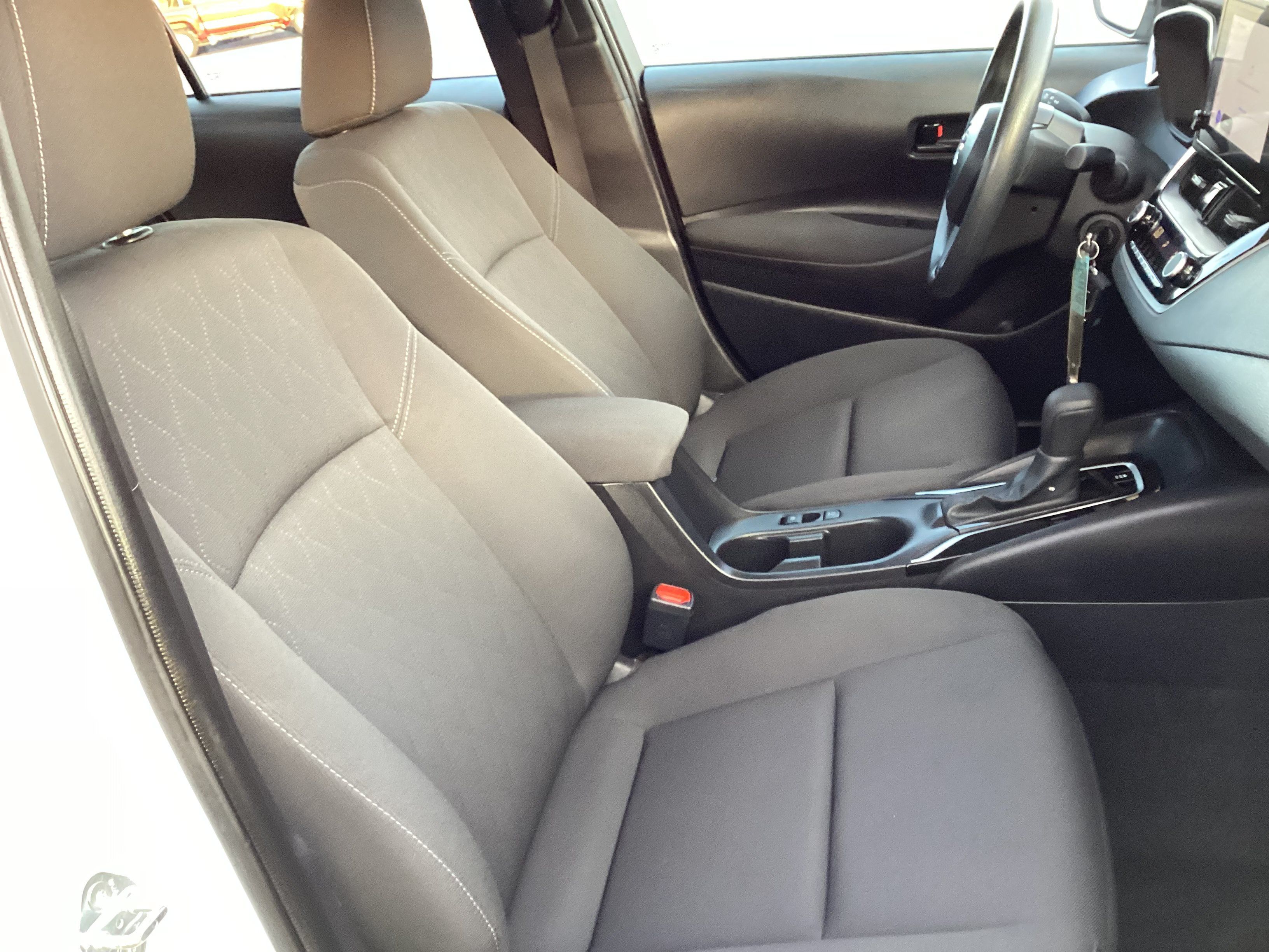 Certified 2025 Toyota Corolla LE FWD image 4