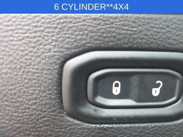 Used 2022 Jeep Gladiator Rubicon w/ Cold Weather Group AWD/4WD image 33