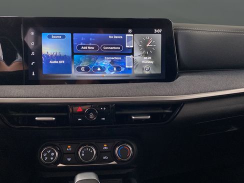 Used 2025 Nissan Kicks SV FWD image 12