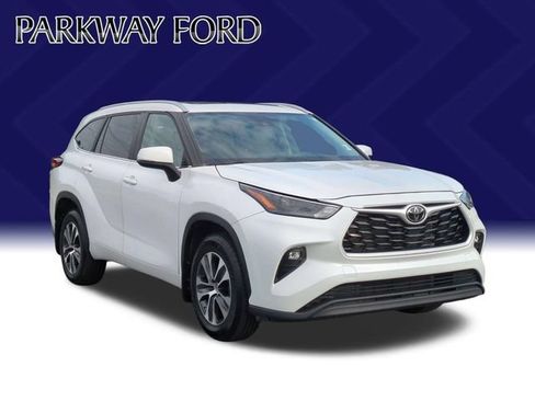 Used 2023 Toyota Highlander XLE AWD/4WD image 7