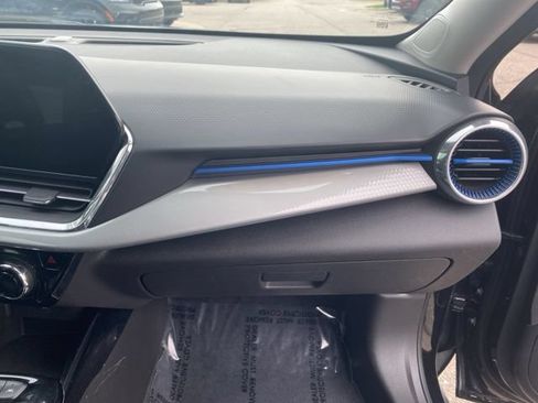 Used 2025 Chevrolet Trax LT FWD image 31