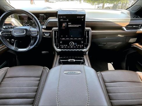 Used 2025 GMC Yukon XL Denali Ultimate AWD/4WD image 16