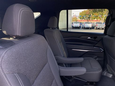 Used 2025 Chevrolet Traverse LT image 24