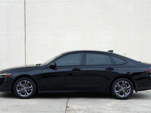 Used 2023 Honda Accord EX image 40