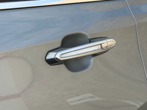 Used 2024 Cadillac XT4 Premium Luxury image 14