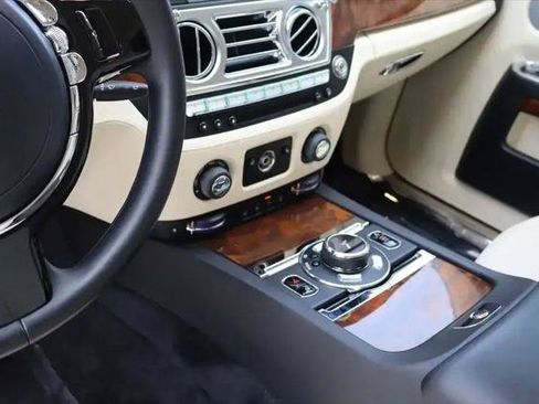 Certified 2014 Rolls-Royce Ghost RWD image 21