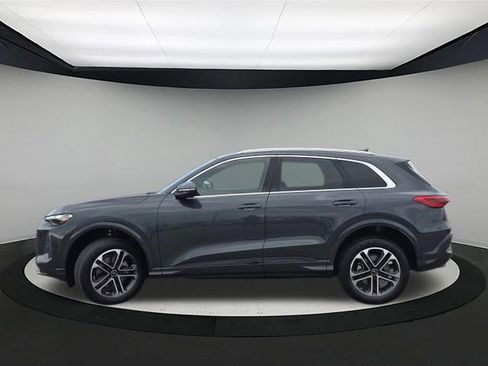 Certified 2025 Audi Q5 Premium w/ Convenience Package image 4