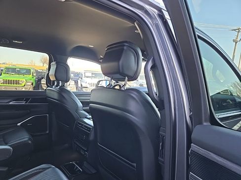 Used 2024 Jeep Wagoneer Series II image 88