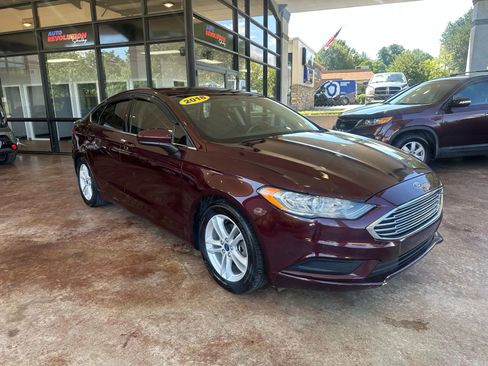 Used 2018 Ford Fusion SE image 1