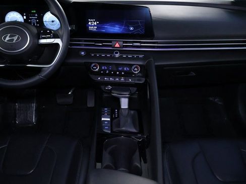 Used 2024 Hyundai Elantra Limited image 19