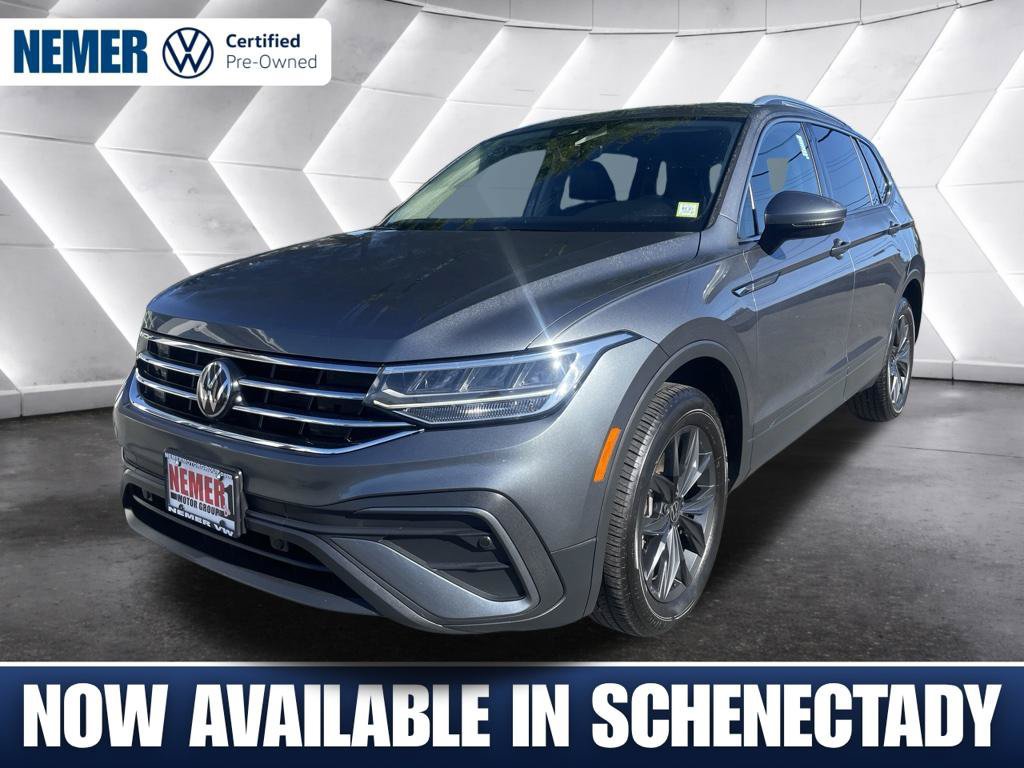 Certified 2024 Volkswagen Tiguan SE AWD/4WD image 1