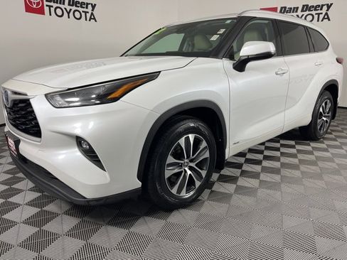 Certified 2022 Toyota Highlander XLE image 22
