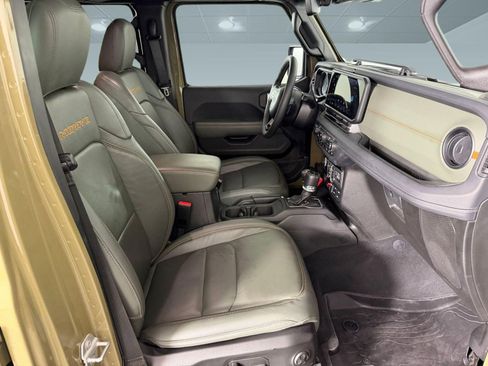 Used 2025 Jeep Gladiator Mojave AWD/4WD image 21