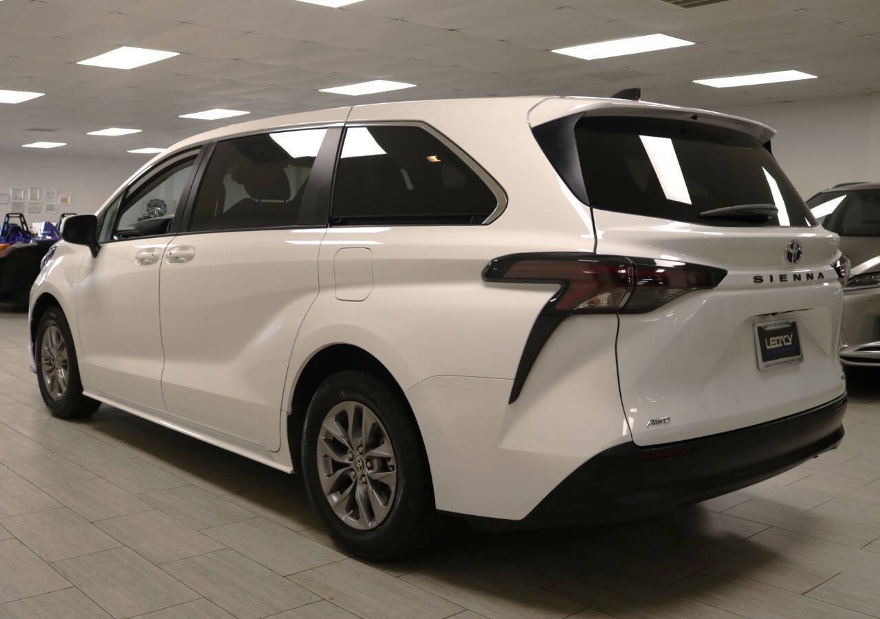 Used 2023 Toyota Sienna LE AWD/4WD image 8