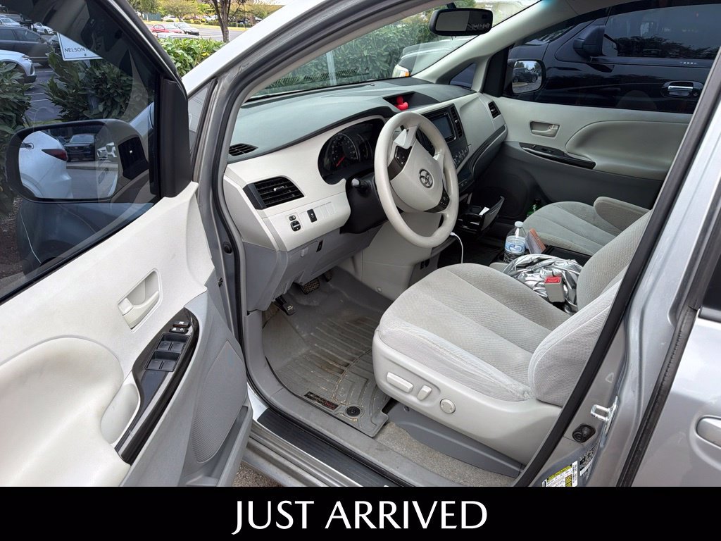 Used 2013 Toyota Sienna LE FWD image 15