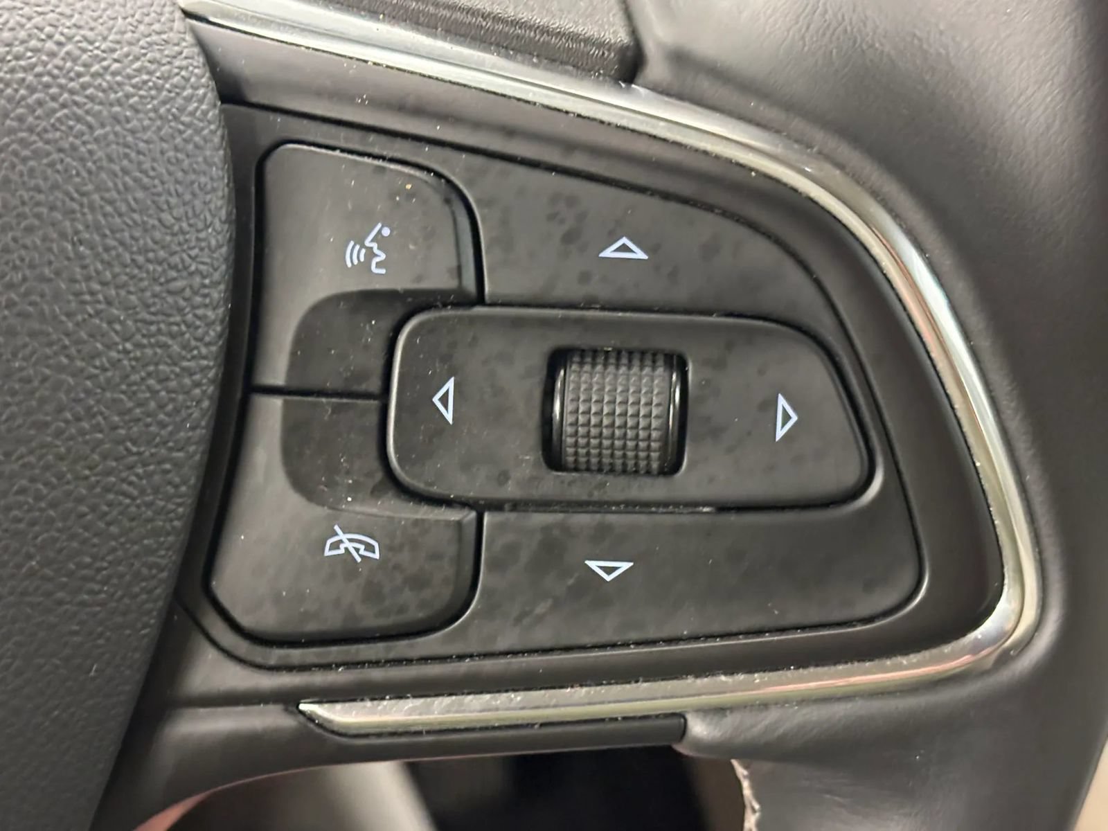 Used 2023 Buick Envision Preferred FWD image 43