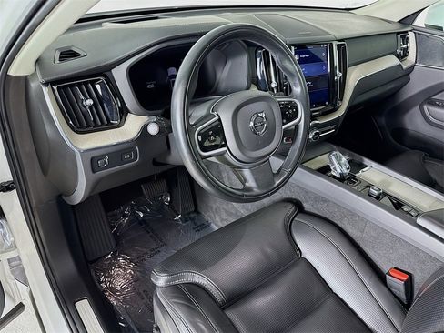 Certified 2022 Volvo XC60 B5 Inscription w/ Advanced Package image 9