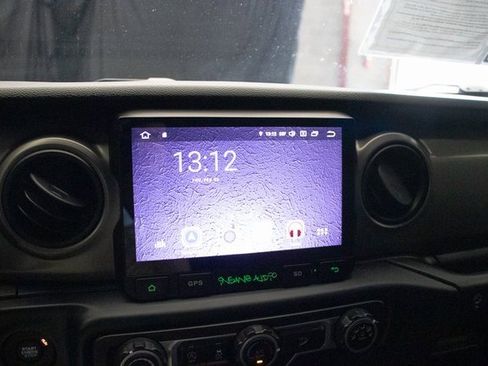 Used 2018 Jeep Wrangler Unlimited Sport image 31