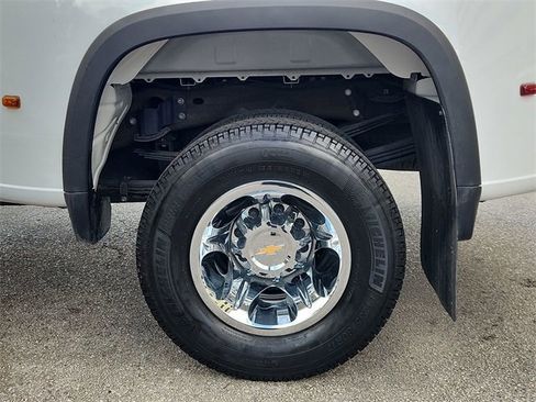 Used 2024 Chevrolet Silverado 3500 LTZ w/ LTZ Texas Edition image 32