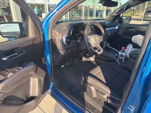 Used 2024 Chevrolet Colorado LT w/ LT Convenience Package image 11