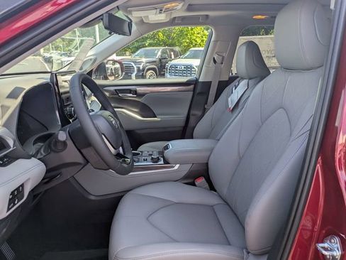 New 2026 Toyota Highlander Platinum AWD/4WD image 19