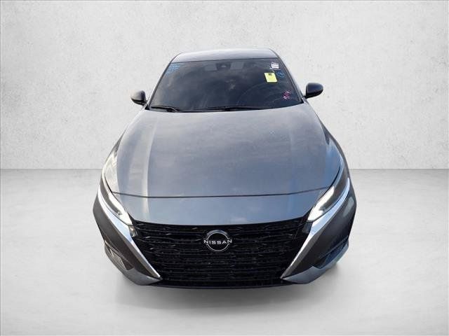 Used 2024 Nissan Altima 2.5 S FWD image 13