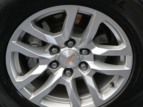 Used 2024 Chevrolet Suburban LT RWD image 48