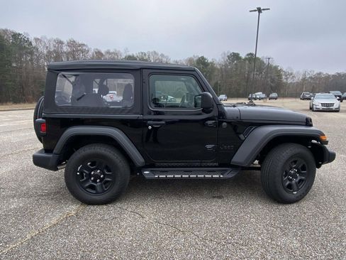 Used 2025 Jeep Wrangler Sport image 8
