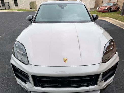 Used 2024 Porsche Cayenne Turbo GT AWD/4WD image 19