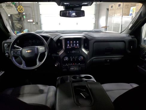 Used 2024 Chevrolet Silverado 2500 Custom w/ Custom Value Package image 6