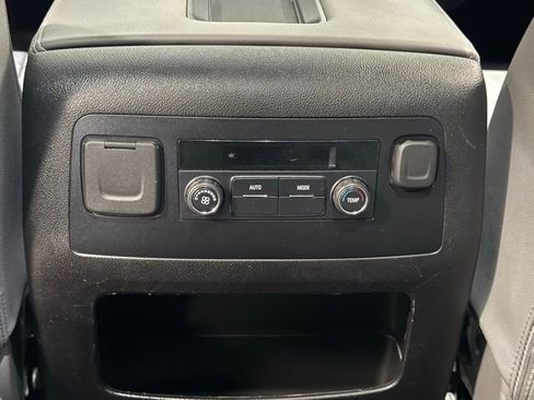 Used 2019 Chevrolet Suburban LT image 33